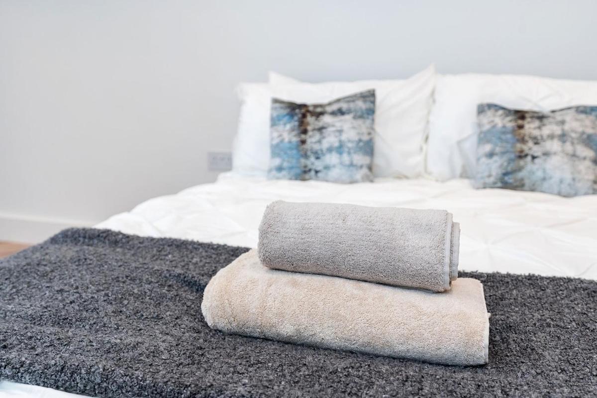 2 Bedroom, 2 Bathroom Apartment, Close To Mcr Centre