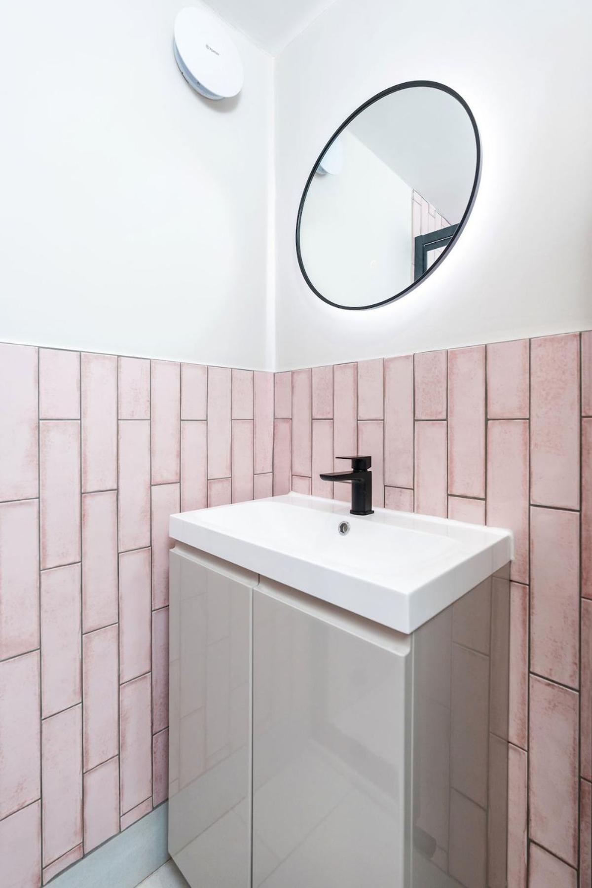 2 Bedroom, 2 Bathroom Apartment, Close To Mcr Centre *